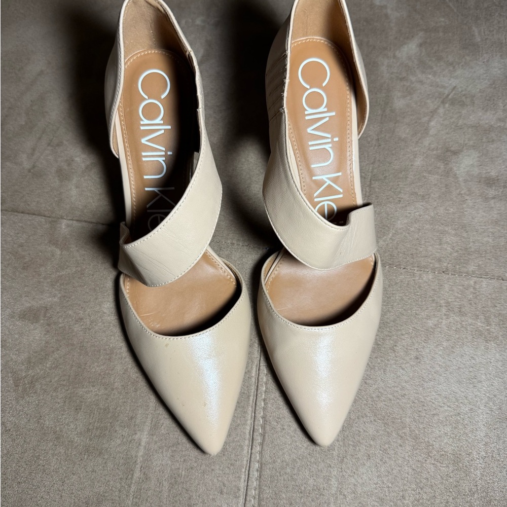 Classic Glam Cream Leather Size-7 3.5" Heels with Asymmetrical Strap - Picture 2 of 10